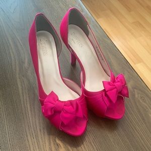 David’s bridal bright pink bow heels